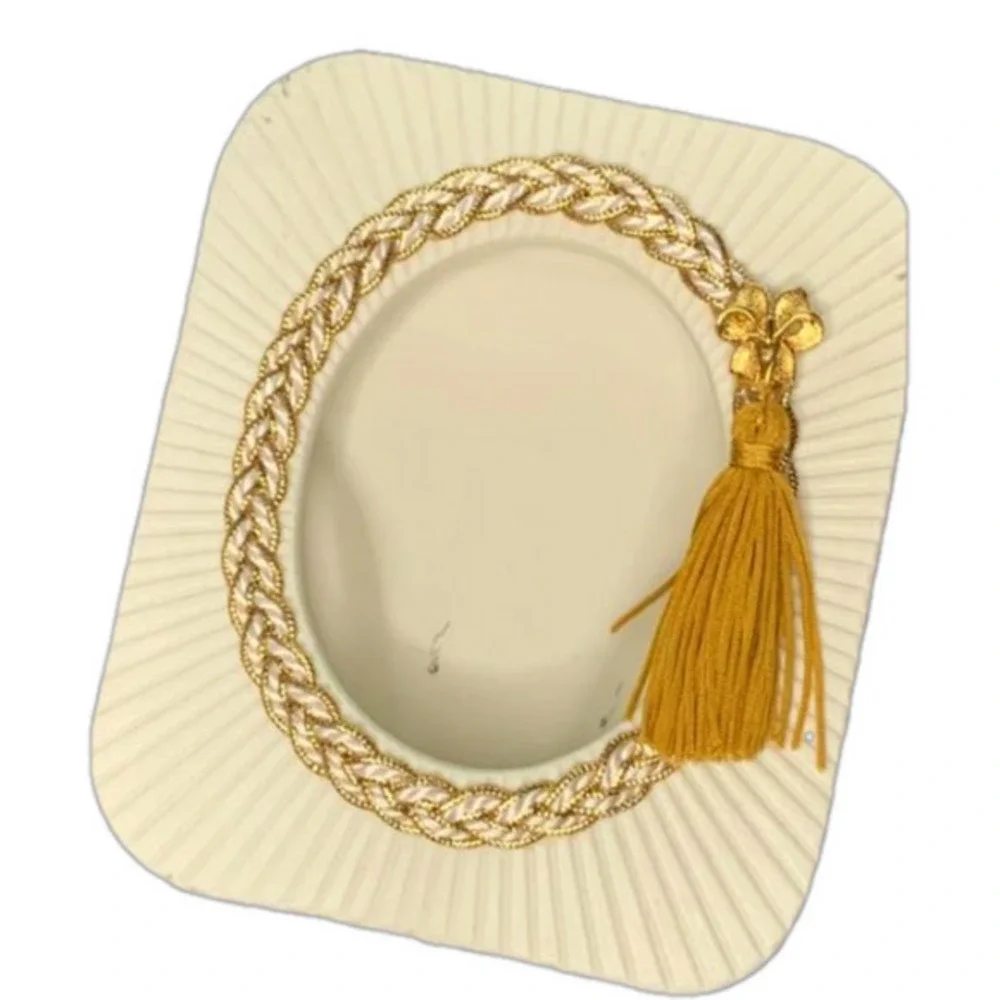 Elegant Gold‎ and Cream Vintage Picture Frame